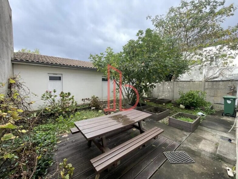 Office in Bordeaux for lease - Building Photo - Image 1 of 5