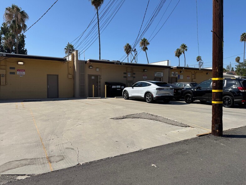 22129-22131 Sherman Way, Canoga Park, CA for lease - Building Photo - Image 3 of 5