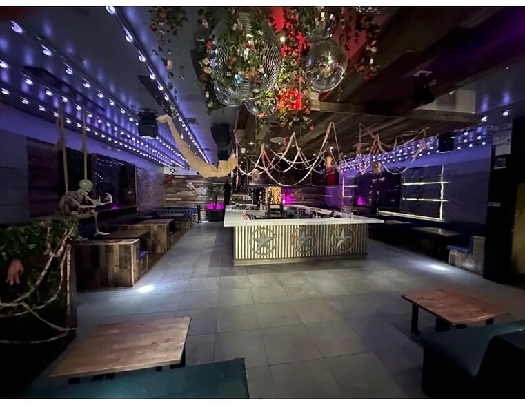 5-9 W Division St, Chicago, IL for sale - Building Photo - Image 2 of 5