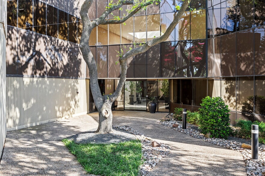 4545 Fuller Dr, Irving, TX for lease - Building Photo - Image 3 of 34