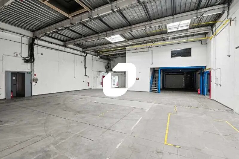 Flex in Gennevilliers for lease - Building Photo - Image 3 of 4