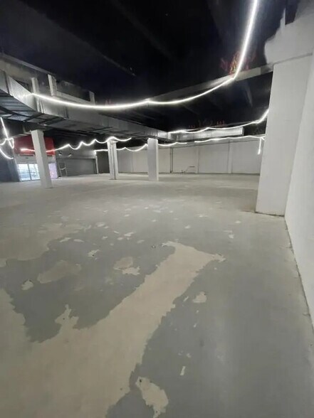 Retail in Asnières-sur-Seine for lease - Interior Photo - Image 3 of 13