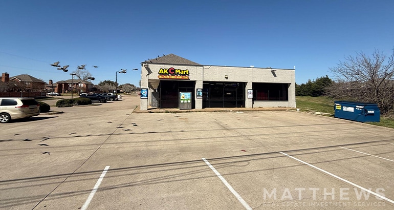2202 Heads Ln, Carrollton, TX for lease - Building Photo - Image 2 of 4