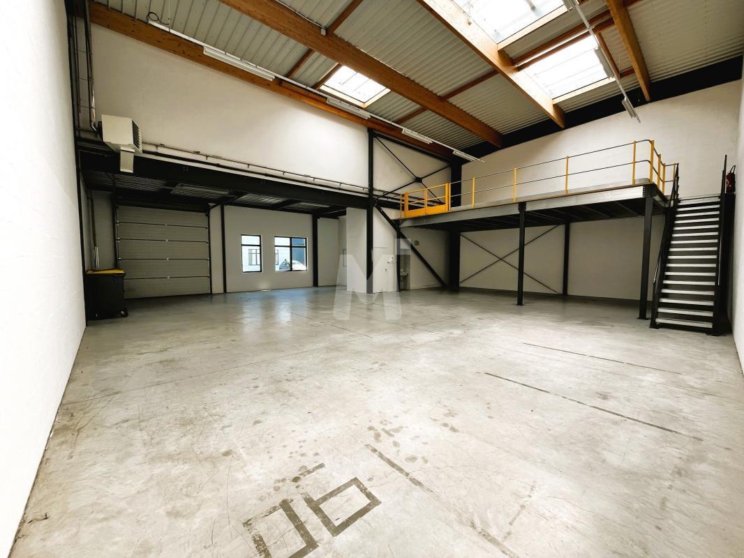 Flex in Lieusaint for lease Building Photo- Image 1 of 5