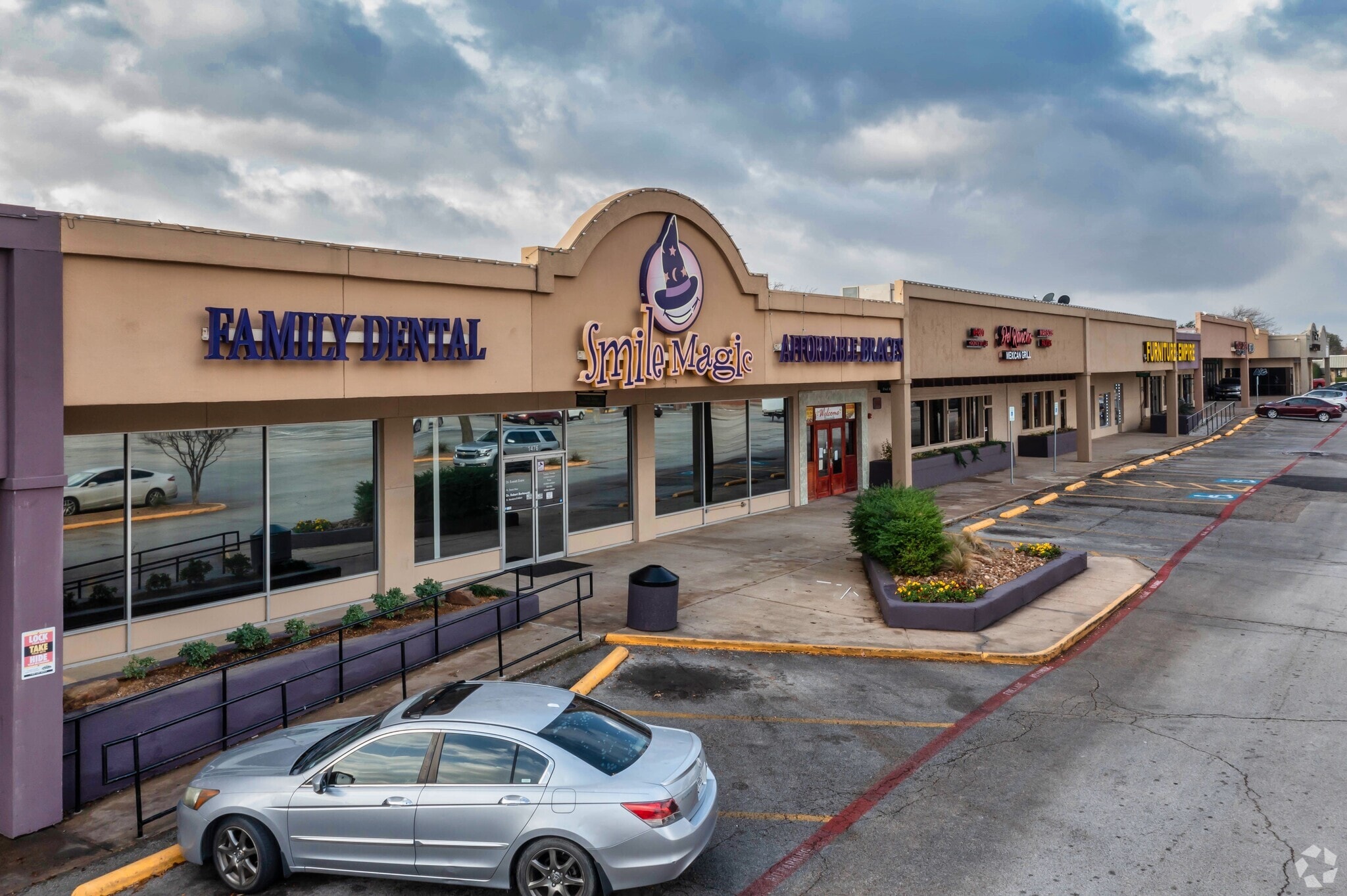 1400-1564 W Buckingham Rd, Garland, TX for lease Building Photo- Image 1 of 9