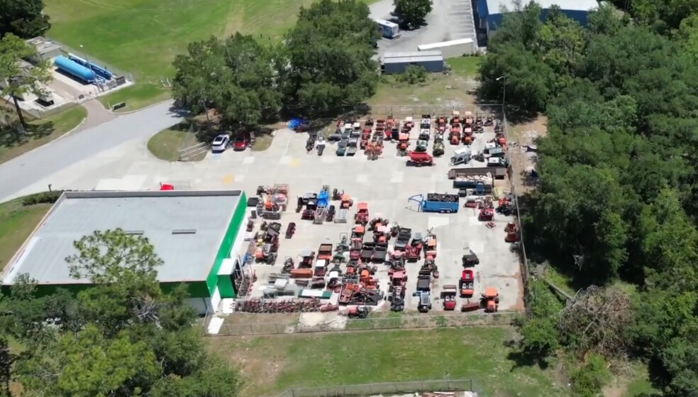 30470 Commerce Dr, San Antonio, FL for lease - Building Photo - Image 1 of 4