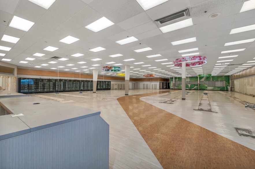 15 Mont Vernon St, Milford, NH for sale - Building Photo - Image 3 of 61