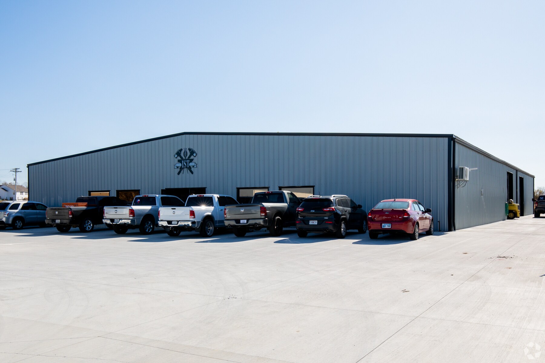 Tonganoxie Industrial Portfolio portfolio of 3 properties for sale on LoopNet.com Primary Photo- Image 1 of 4