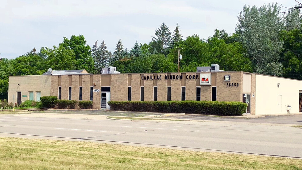 26650-26700 W 8 Mile Rd, Southfield, MI for sale - Building Photo - Image 1 of 1