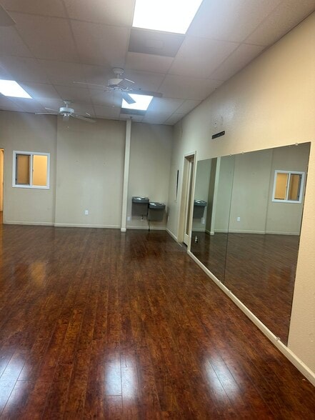 100 E Robertson Blvd, Chowchilla, CA for lease - Building Photo - Image 3 of 8