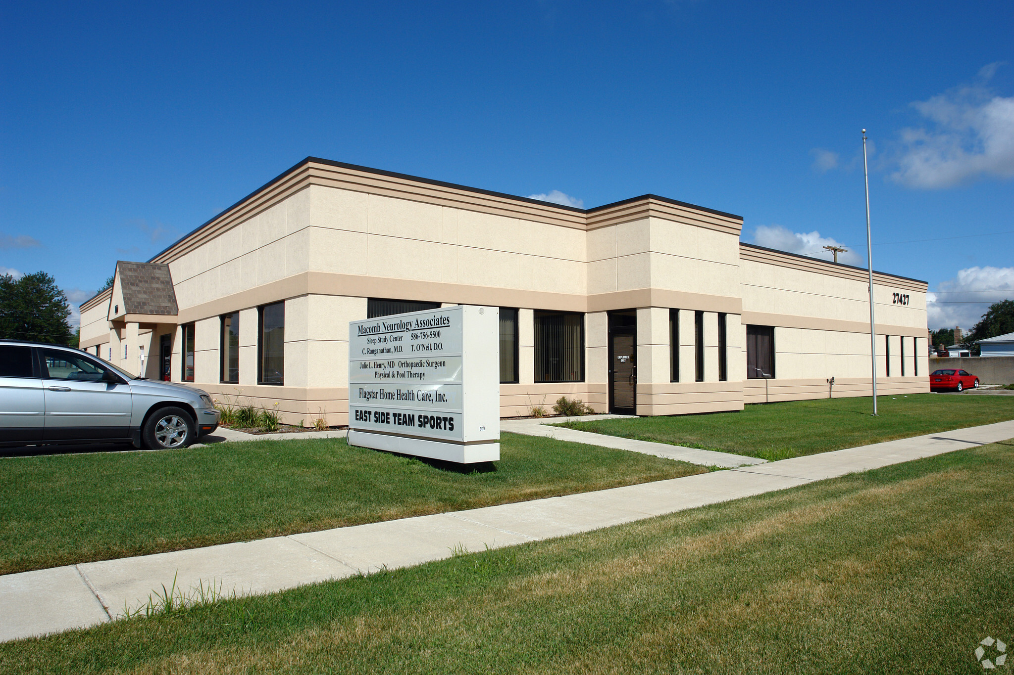 27427 Schoenherr Rd, Warren, MI for sale Primary Photo- Image 1 of 1