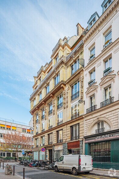 16 Rue Martel, Paris for lease - Building Photo - Image 2 of 2