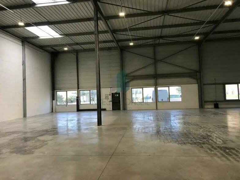 Industrial in Le Blanc-Mesnil for lease - Building Photo - Image 1 of 107