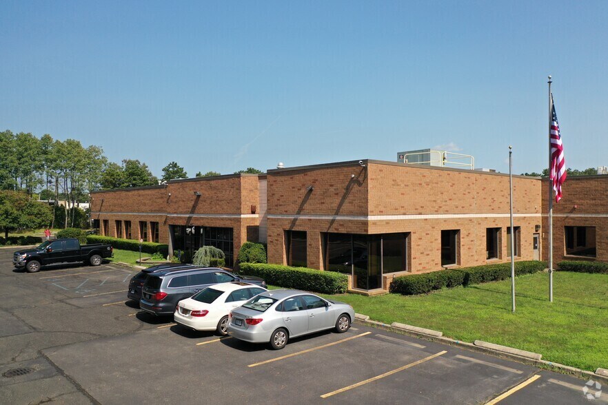 355 Sills Rd, Yaphank, NY 11980