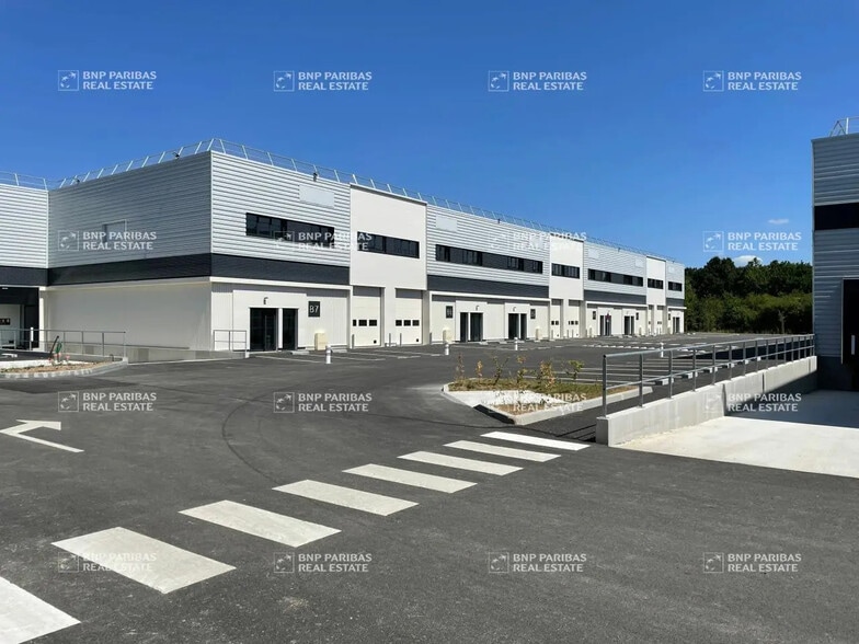 Office in Saint-Aignan-Grandlieu for lease - Building Photo - Image 1 of 14