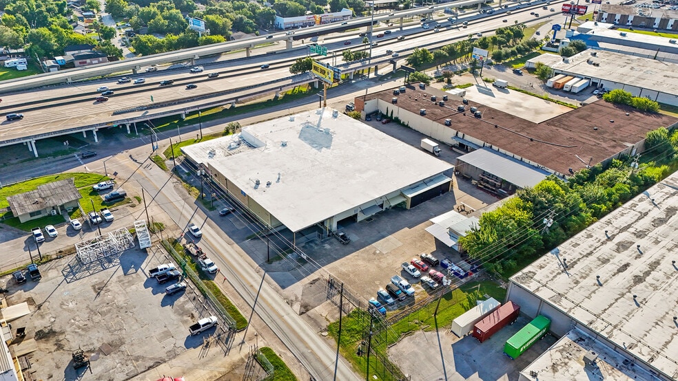 6626 Gulf Fwy, Houston, TX for lease - Building Photo - Image 1 of 8