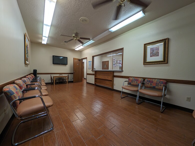 4411 W Gore Blvd, Lawton, OK for lease - Interior Photo - Image 3 of 13