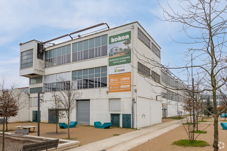 Office in Vaulx-en-Velin for sale - Primary Photo - Image 1 of 1