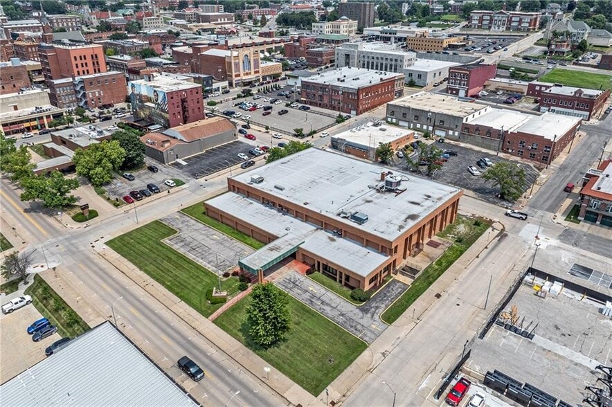 315 S 6th St, Saint Joseph, MO for lease - Building Photo - Image 2 of 33