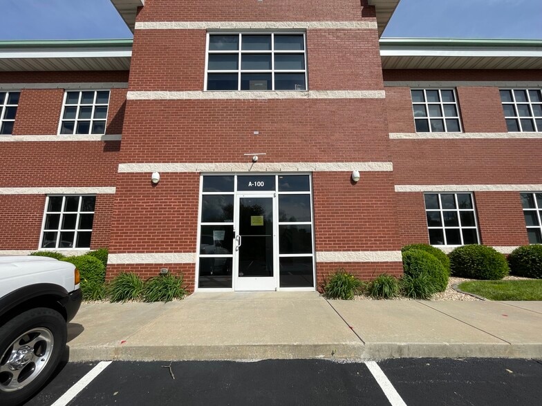 909 E Republic Rd, Springfield, MO for lease - Building Photo - Image 1 of 9