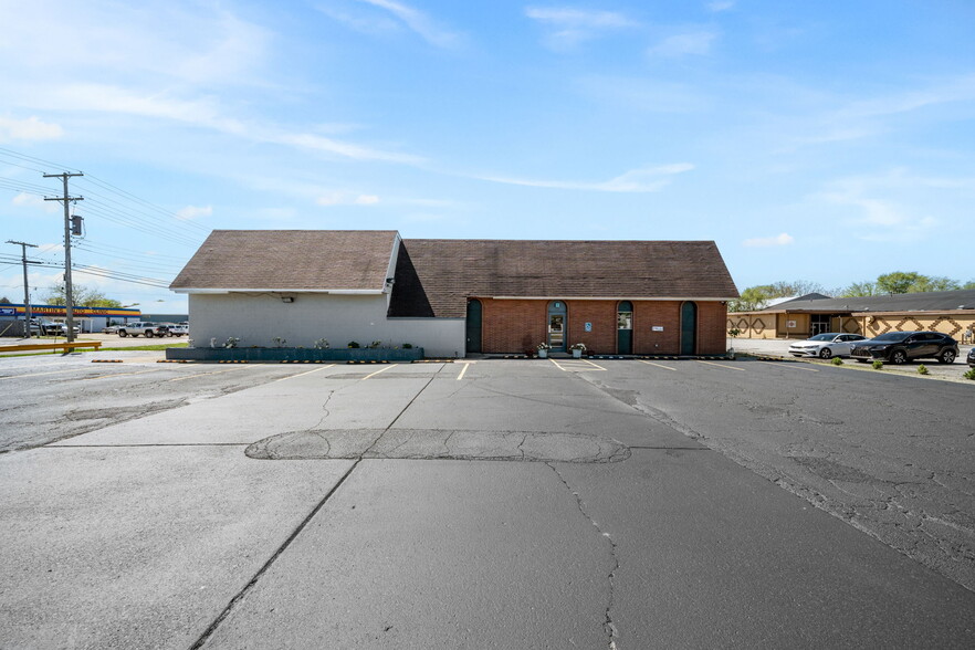 1107 W 8th St, Mishawaka, IN for sale - Building Photo - Image 1 of 1