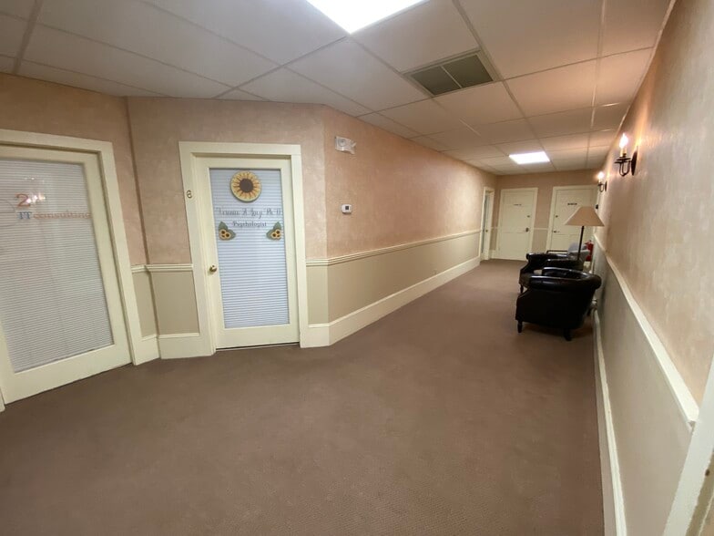 44 Main St, Clinton, NJ for lease - Building Photo - Image 2 of 19