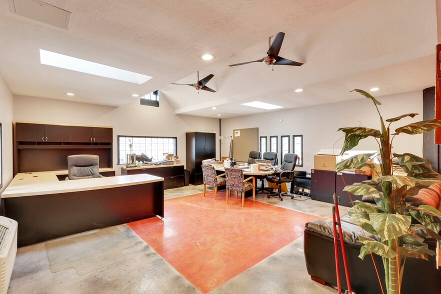 1759 Old Leonard Ave Portfolio portfolio of 2 properties for sale on LoopNet.com - Building Photo - Image 3 of 21