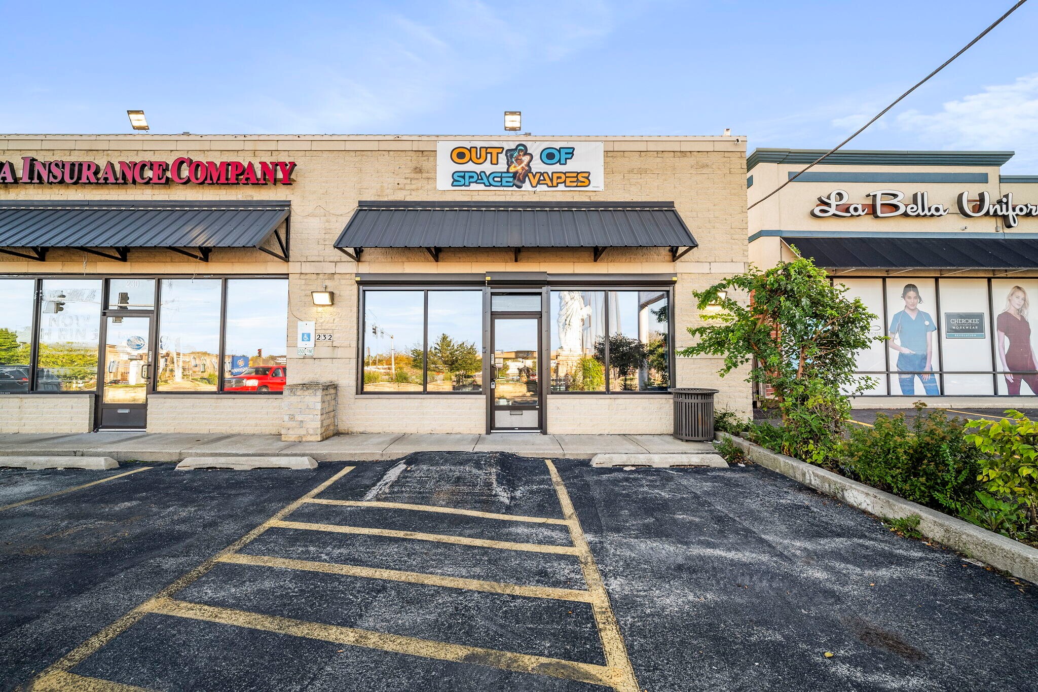 220-232 S Larkin Ave, Joliet, IL for lease Interior Photo- Image 1 of 19