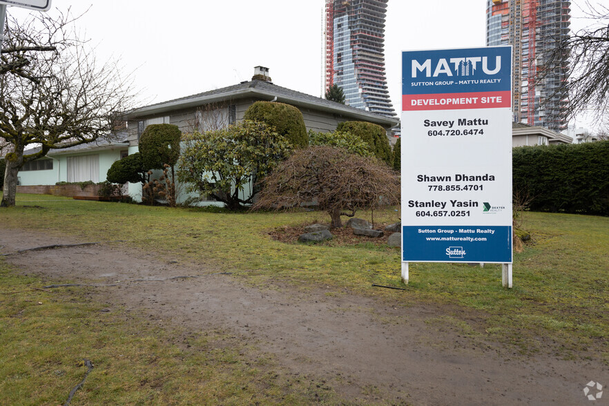 692 39th Av W, Vancouver, BC for sale - Primary Photo - Image 1 of 2