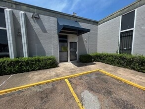 4800 W 34th St, Houston, TX for lease Building Photo- Image 1 of 2