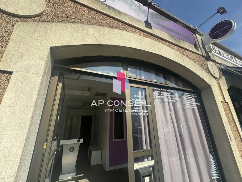 Retail in Le Chesnay-Rocquencourt for lease - Building Photo - Image 3 of 4