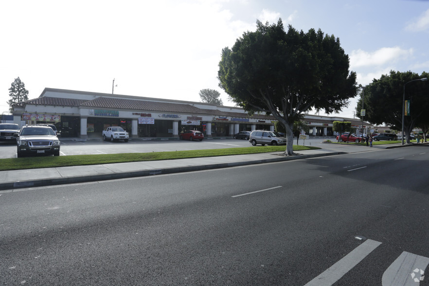 15100-15144 Paramount Blvd, Paramount, CA for lease - Building Photo - Image 3 of 5