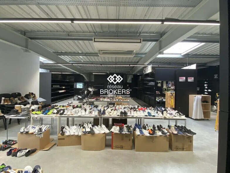 Flex in Sassenage for lease - Interior Photo - Image 2 of 15