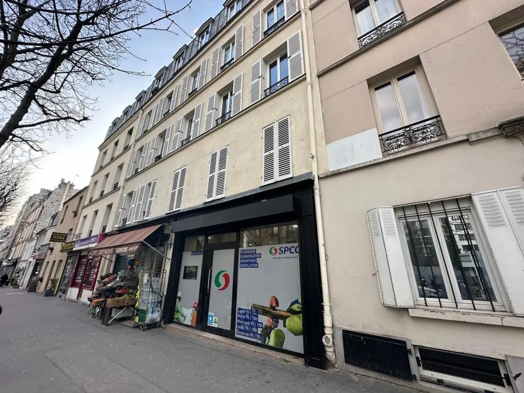 Retail in Paris for lease Building Photo- Image 1 of 7