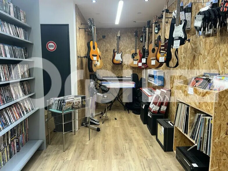 Retail in Arras for lease - Building Photo - Image 2 of 3