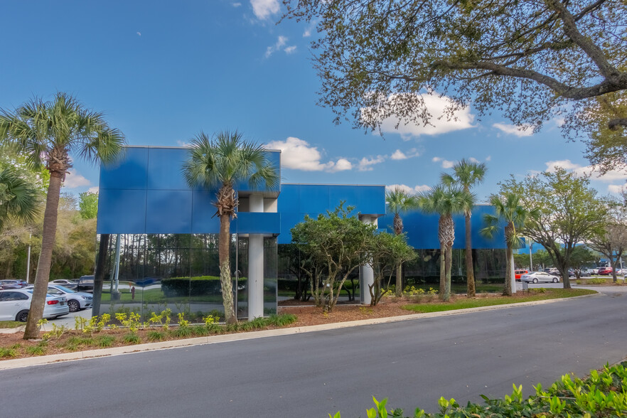 8301 Cypress Plaza Dr, Jacksonville, FL for lease - Building Photo - Image 2 of 5