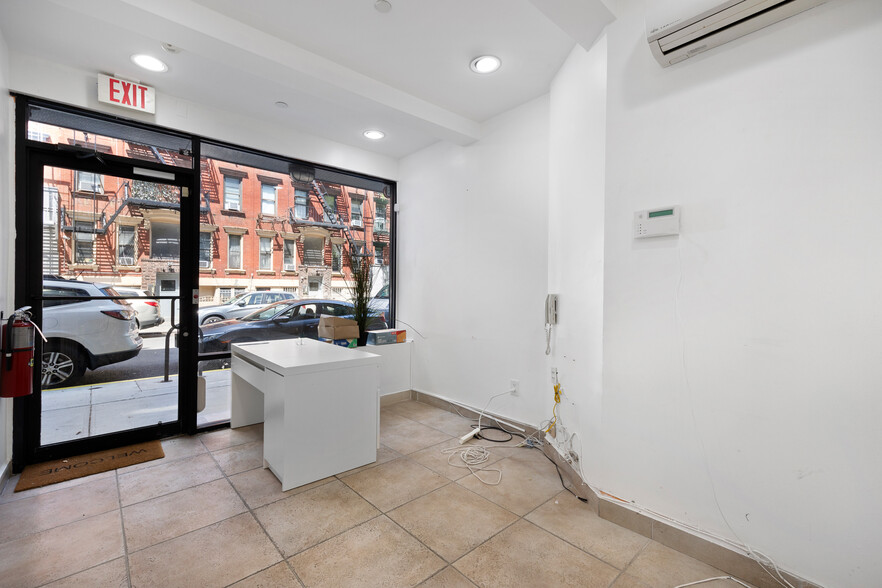 229 E 2nd St, New York, NY for lease - Interior Photo - Image 2 of 16