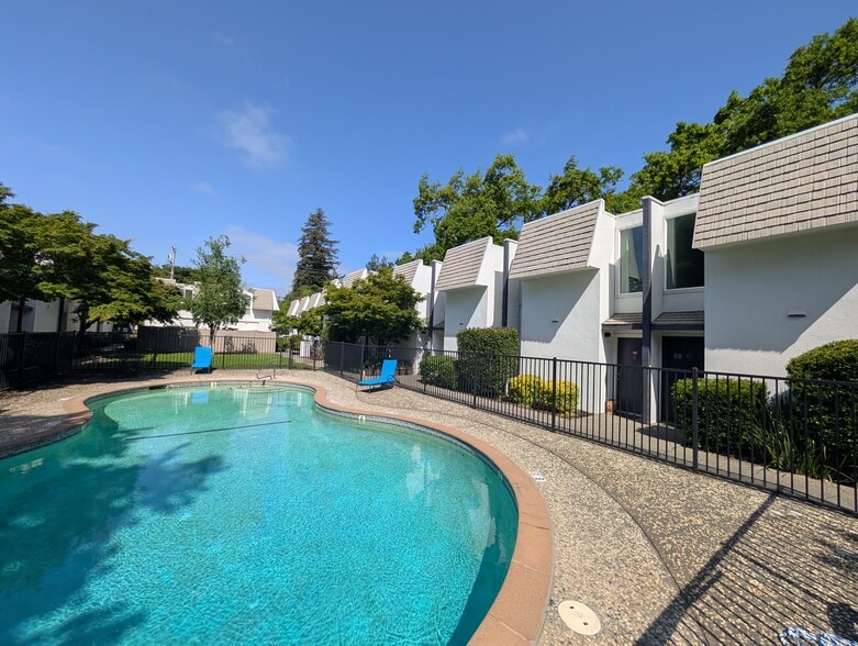 1158 Humboldt St, Santa Rosa, CA for sale - Building Photo - Image 2 of 20