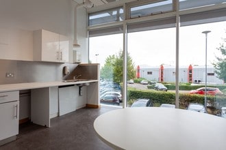 Park Ave, Almondsbury for lease Interior Photo- Image 2 of 3