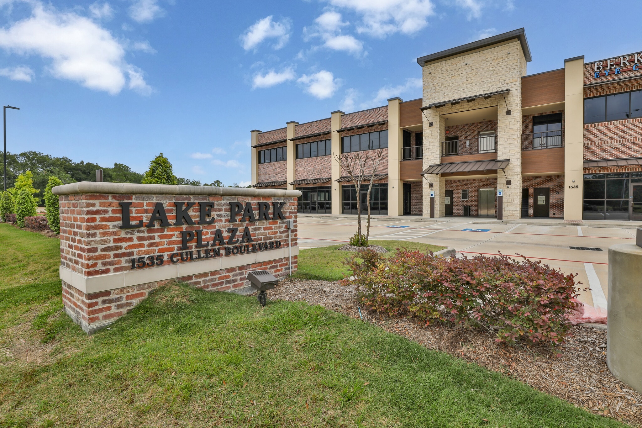 1535 Cullen Pky, Pearland, TX for lease Primary Photo- Image 1 of 7