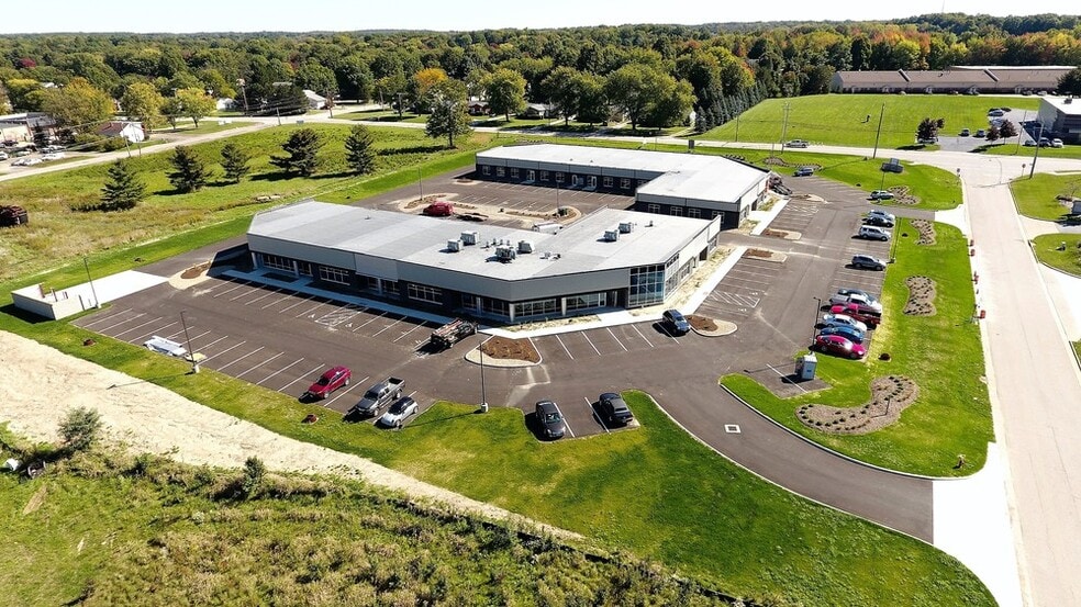 1100 Campus Dr, Stow, OH for lease - Building Photo - Image 2 of 15