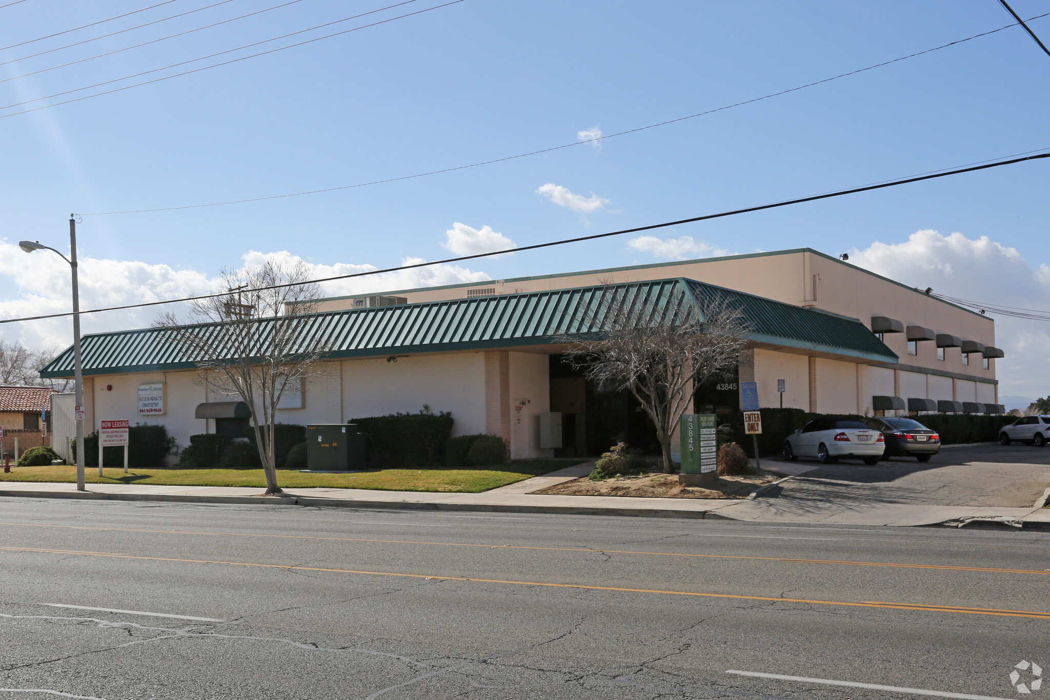 43845 10th St, Lancaster, CA for lease Primary Photo- Image 1 of 28