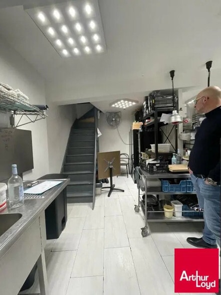 Retail in Reims for lease - Building Photo - Image 2 of 7