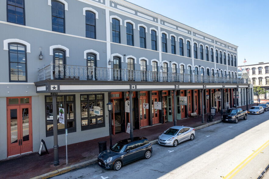 2215 Strand St, Galveston, TX for sale - Building Photo - Image 3 of 16