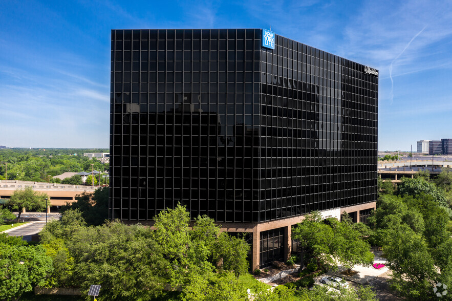 12201 Merit Dr, Dallas, TX for lease - Building Photo - Image 1 of 23