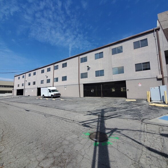 1405 N San Fernando Blvd, Burbank, CA for lease - Building Photo - Image 2 of 9