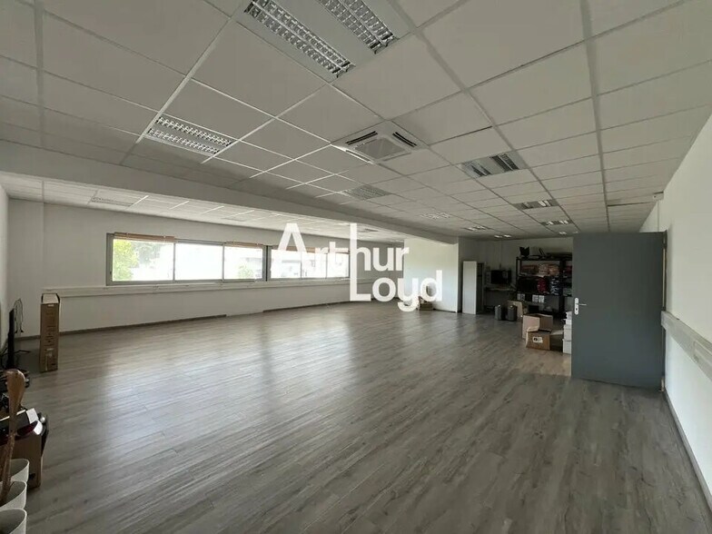Office in Fréjus for lease - Interior Photo - Image 1 of 8