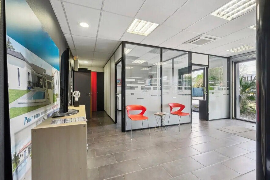 Flex in Toulouse for lease - Lobby - Image 3 of 14