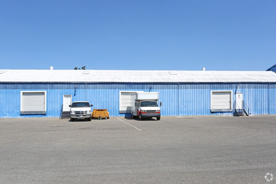1725-1731 W 16th St, Merced, CA for lease - Building Photo - Image 2 of 15