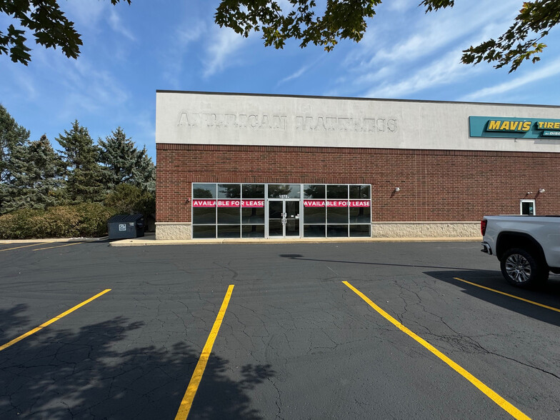 1575 S Randall Rd, Geneva, IL for lease - Building Photo - Image 1 of 10